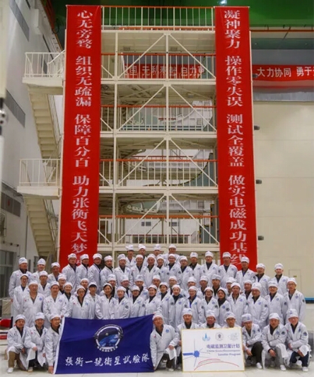 團(tuán)隊(duì)故事    每天半夜上班，清晨下班，都是為了它2.jpg