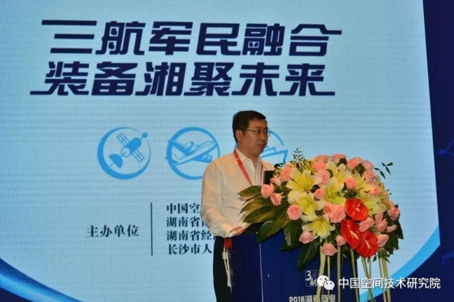 薈聚軍民融合，引領(lǐng)裝備發(fā)展1.jpg