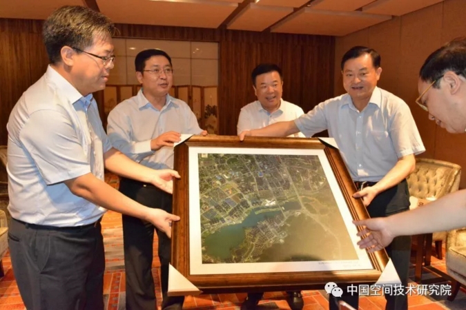 薈聚軍民融合，引領(lǐng)裝備發(fā)展4.jpg